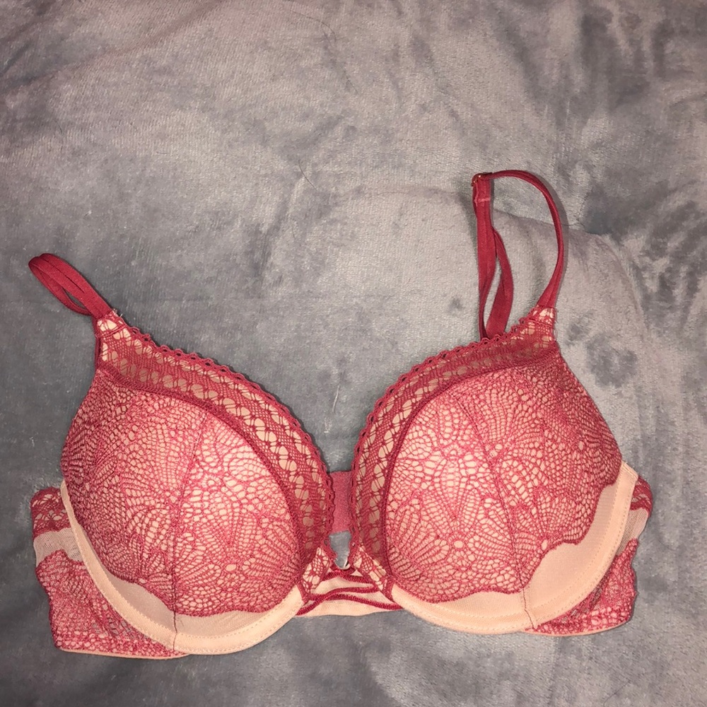 Victoria’s Secret bombshell bra